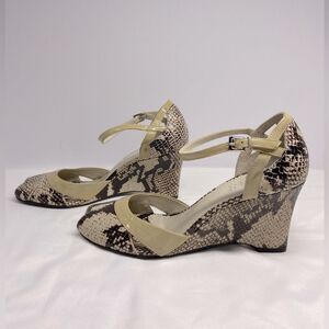 Franco Sarto NWOB Leather Snake Print peep toe, ankle strap wedge shoes 8.5M